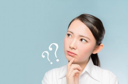 ？を浮かべる女性